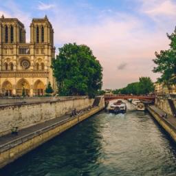 Vizita Paste Paris 5 zile Avion